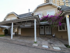 Casa em Condomínio com 375m², 3 dormitórios, 3 suítes, 2 vagas, Jardim Carvalho em Porto Alegre