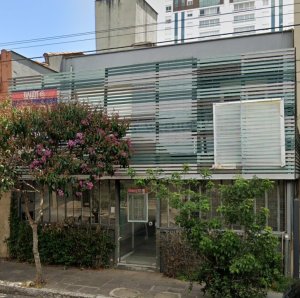 Casa comercial com 160m², Auxiliadora em Porto Alegre